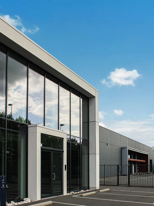 Modern bedrijfsgebouw van Areos